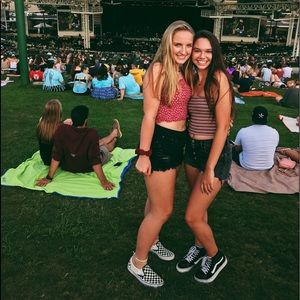 Meet your Posher, Kira